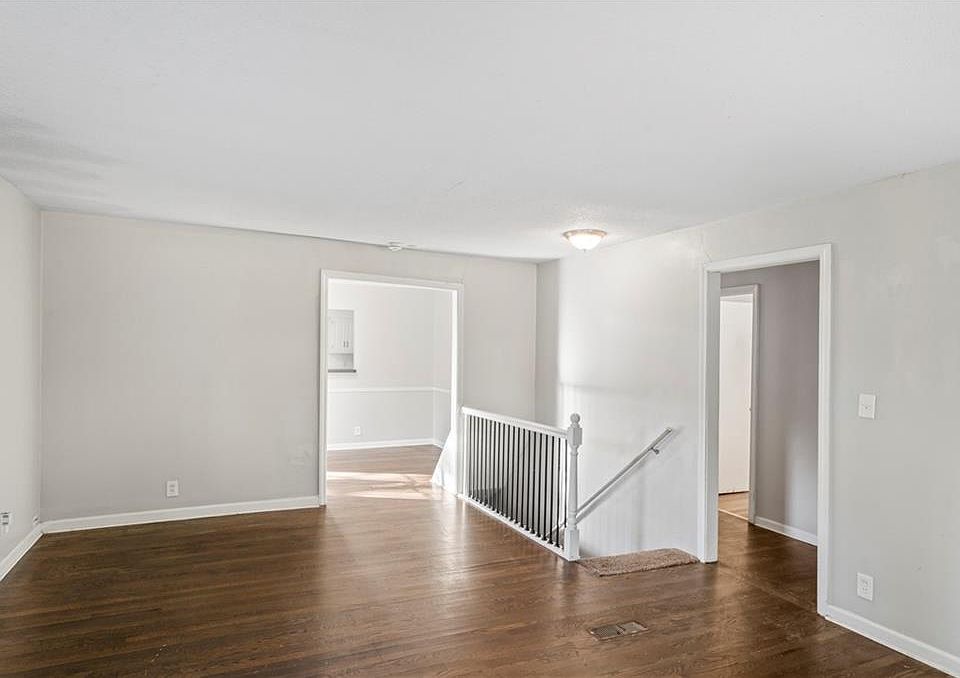 4th image of 5503 NE 49th St