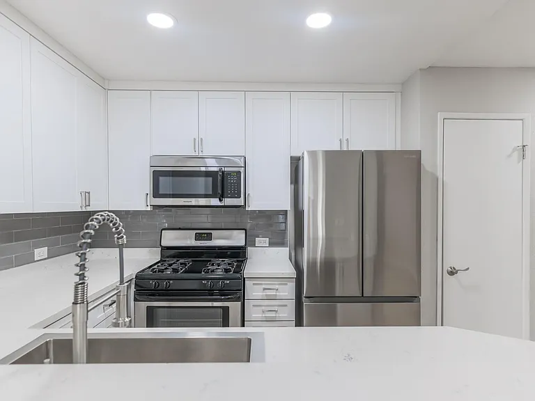 7918 Reseda Blvd — Photo 8