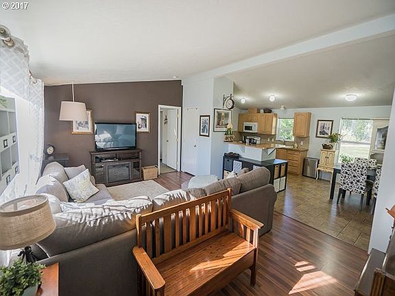 3rd image of 14516 NE 301st Cir