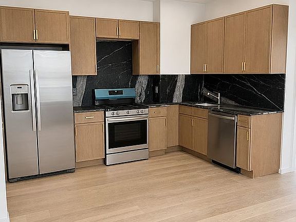 3rd image of 657 E 94th St