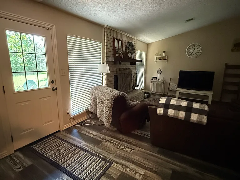 1608 Red Bud Ln — Photo 13