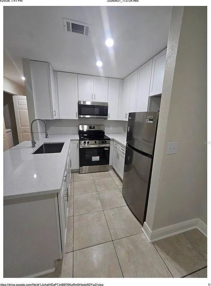 2 bed, 1.0 bath, 3456 sqft, $1,400 — Photo 3