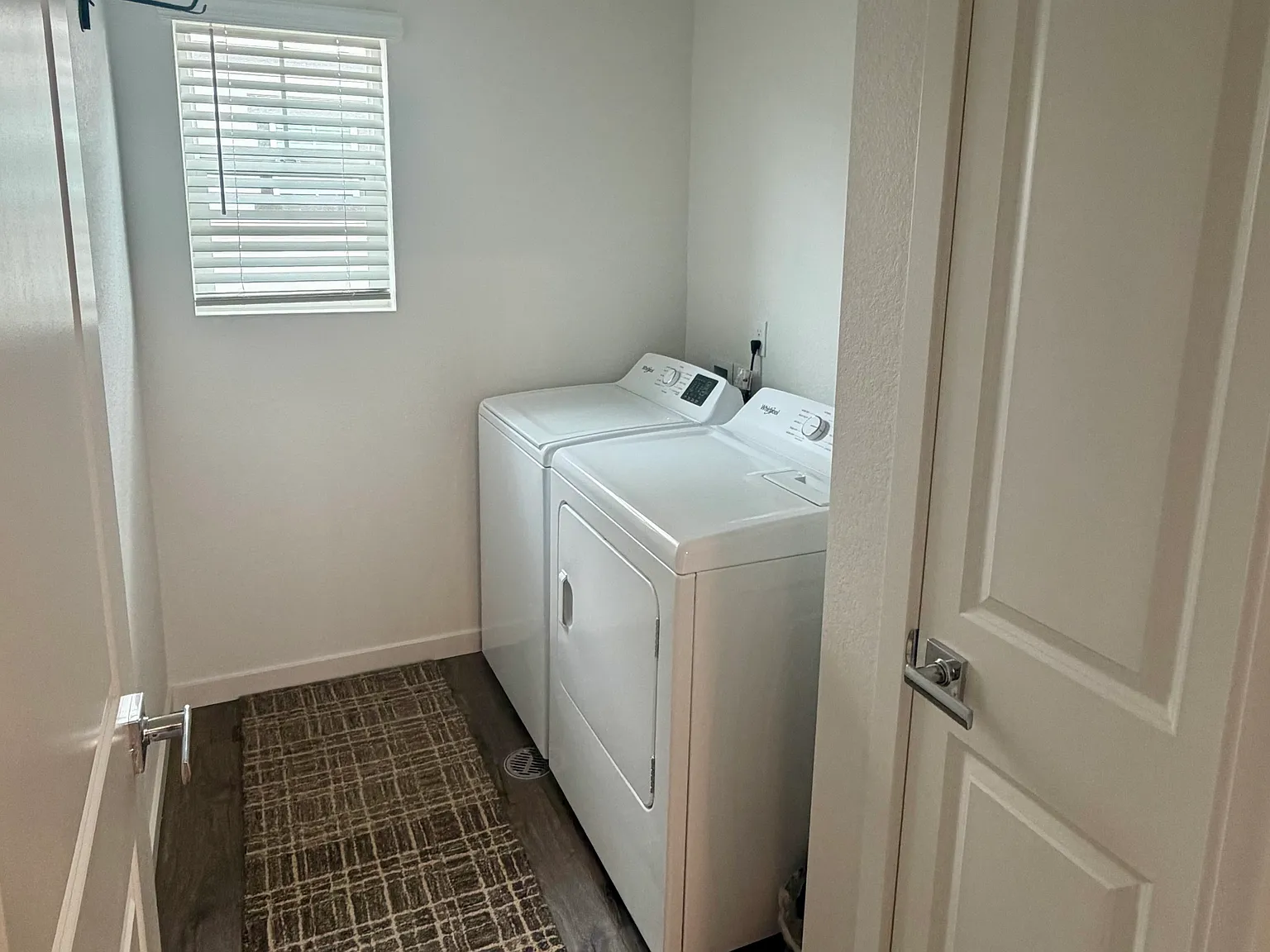 1 bed, 1558 sqft, $1,200 — Photo 4