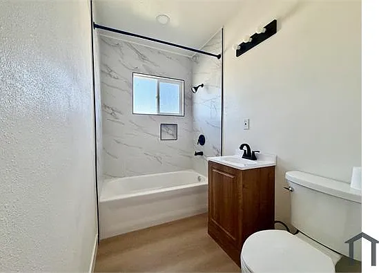 1426 W 83rd St #3 — Photo 3