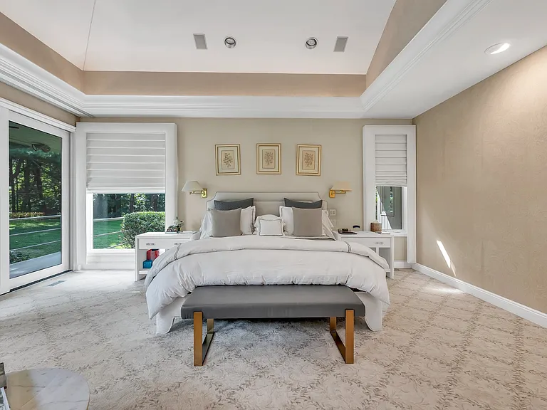 5 Coachmans Ct — Photo 17