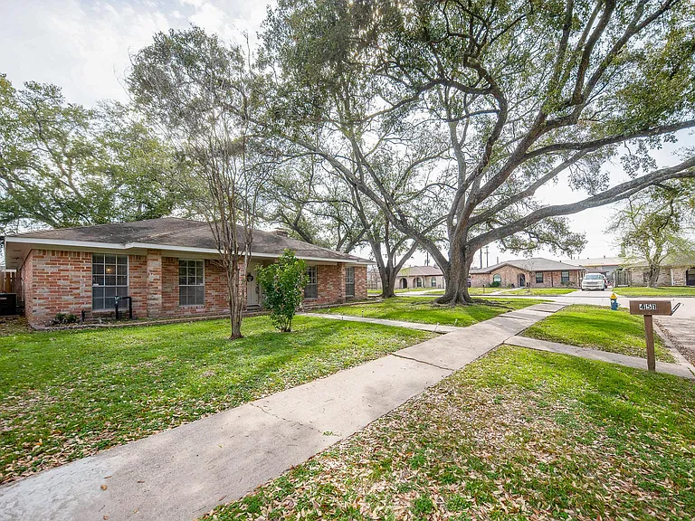 451 Gentilly Dr — Photo 7