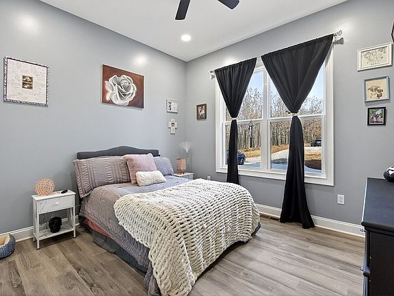 29th image of 377 Margot Dr