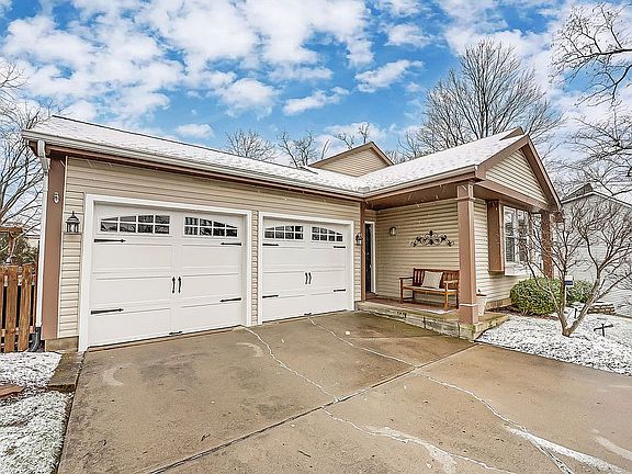 5th image of 310 Royal Wood Ct