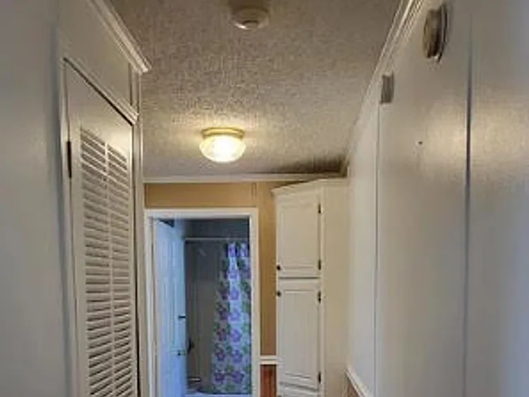 113 Court Dr — Photo 2
