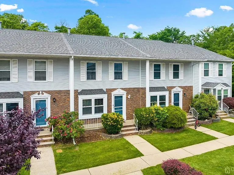 427 Gambocz Ct — Photo 2