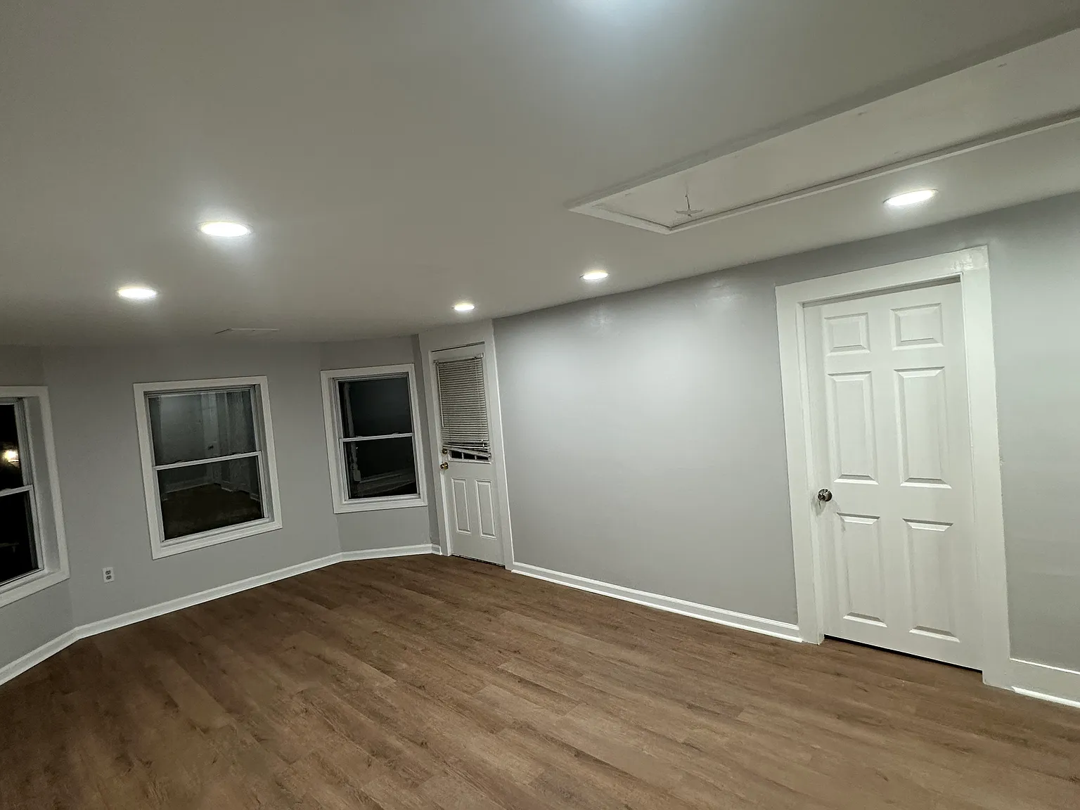 3 bed, 1010 sqft, $2,100 — Photo 3