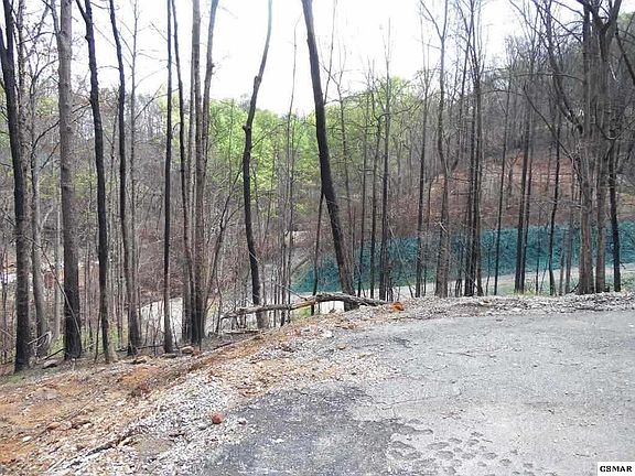 4th image of 642 Sunset Ln