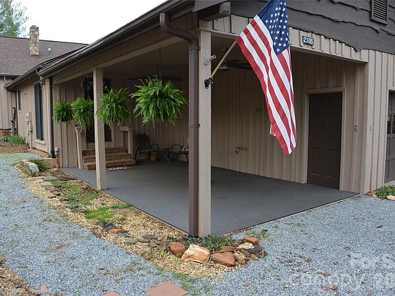 5th image of 2305 Airport Rd