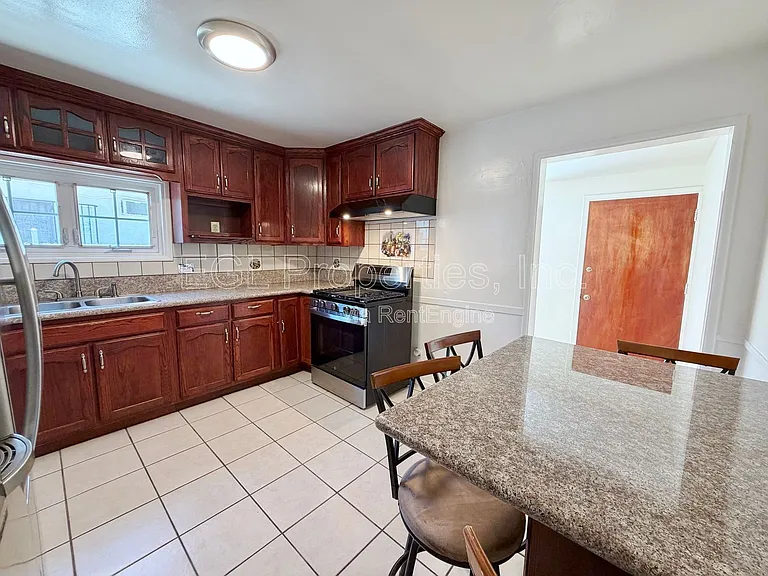 2407 Fernleaf St — Photo 6