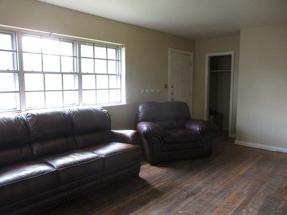 4th image of 3815 Cecil Dr
