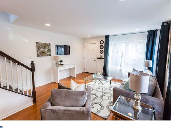 5th image of 1022 Earl St
