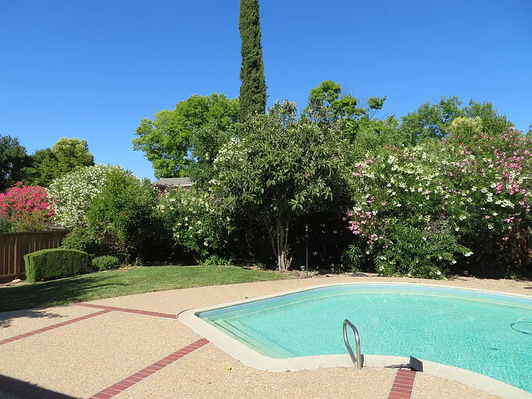 886 Stonehaven Dr — Photo 27