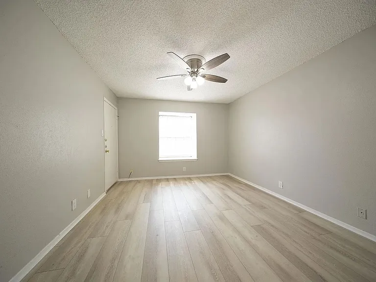 1717 N Locust St — Photo 29