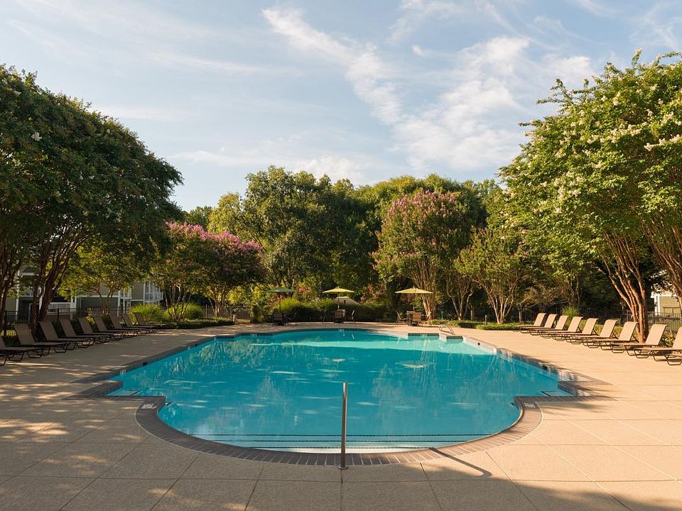 Swimming Pool with Gas Grilling Stations