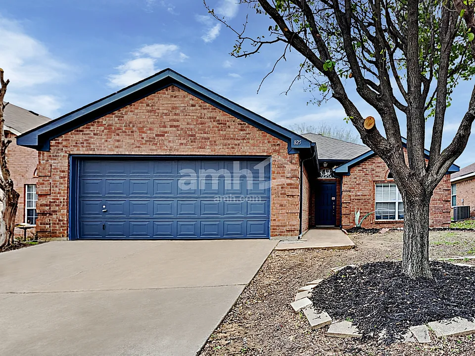 825 Silverbrook Dr