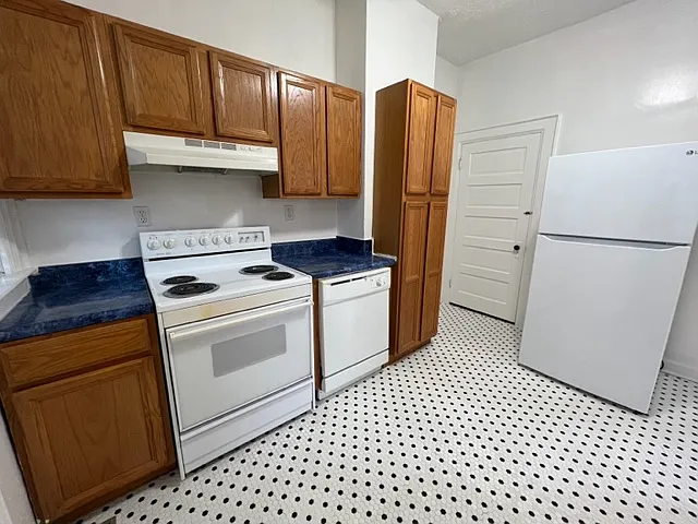 1637 Quarrier St — Photo 14