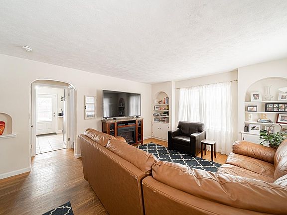 3rd image of 1508 College St