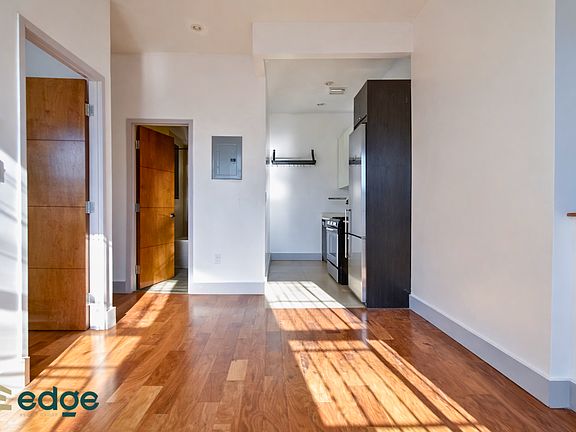 2nd image of 382 Kosciuszko St #5
