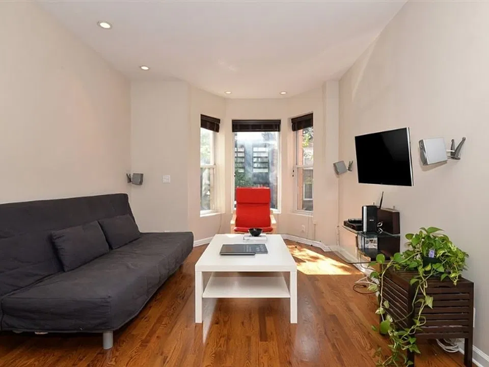 Living Rooms with street facing bay windows (upper floor)