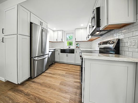 5th image of 829 Teal Dr