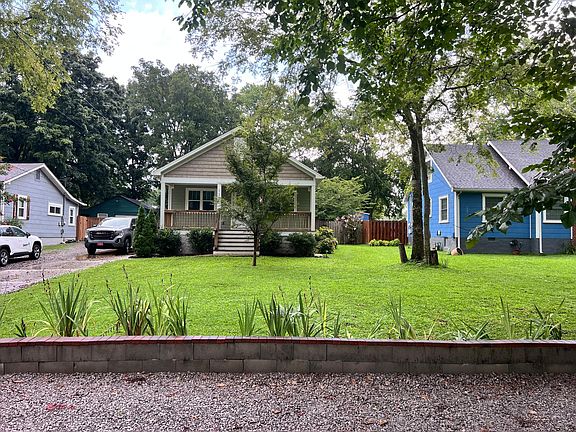 Front of home with parking alcove