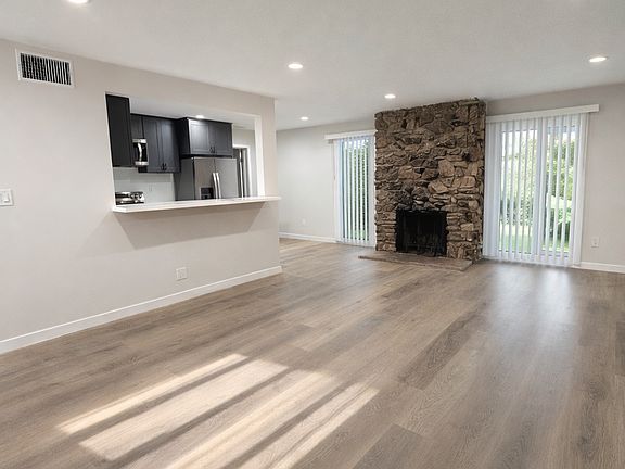 3rd image of 3932 Green Ave APT 1