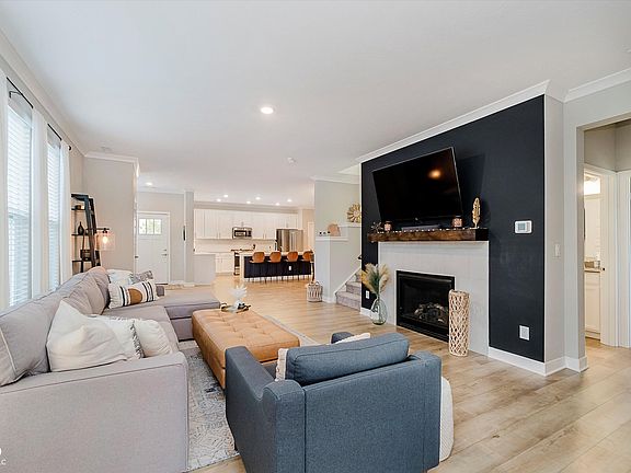 5th image of 1685 Garwood Dr