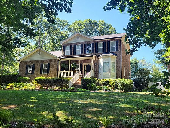 3rd image of 181 Winding Brook Way