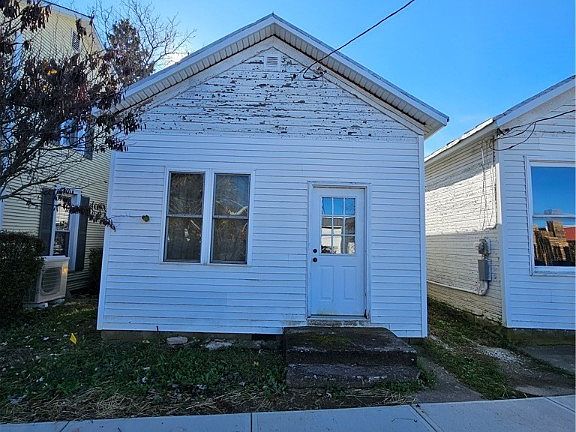 3rd image of 131-133 Western Ave