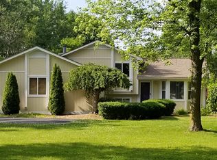 2750 Newberry Rd, Waterford, MI 48329