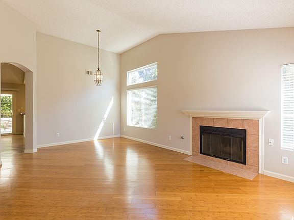 5th image of 5344 Blackberry Way