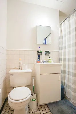 Rented by City Connections Realty | media 8