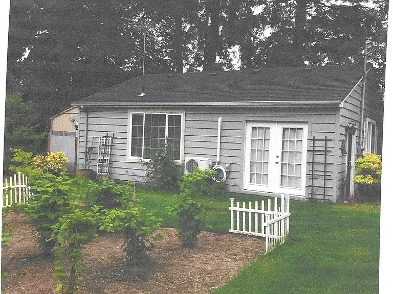 6213 Soundview Dr — Photo 1