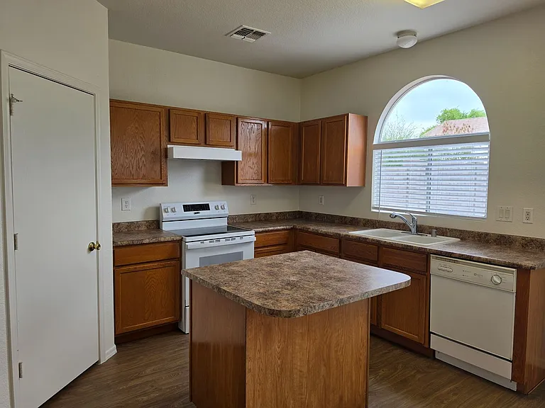 1216 E Graham Trl — Photo 12