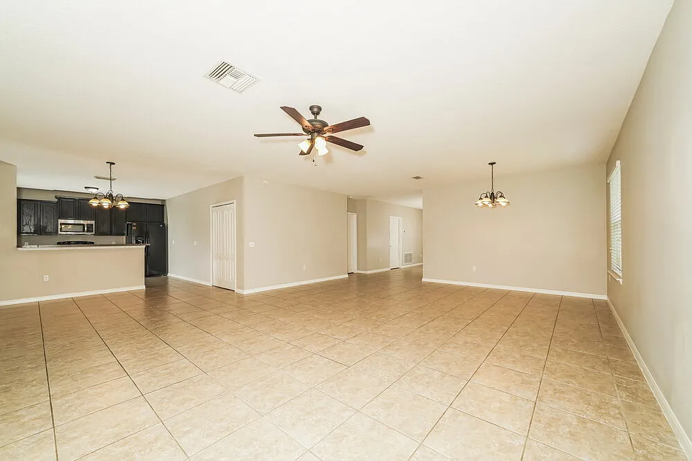 3 bed, 2.0 bath, 1875 sqft, $2,165 — Photo 4