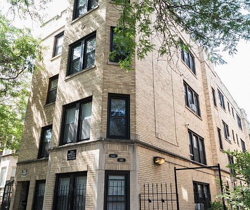 3rd image of 646 W Roscoe St #648.5-N3