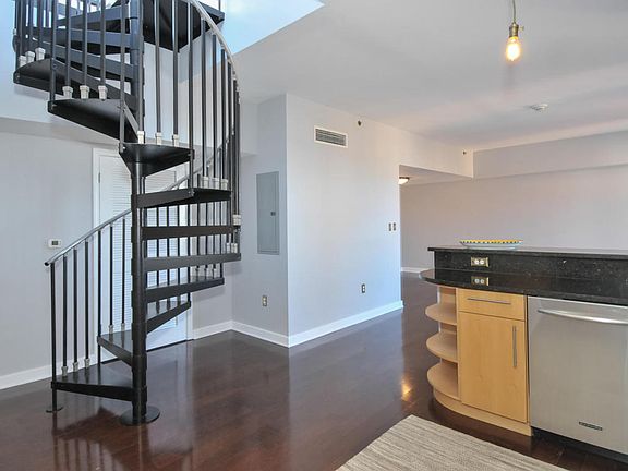 4th image of 604 S 3rd St Unit 806