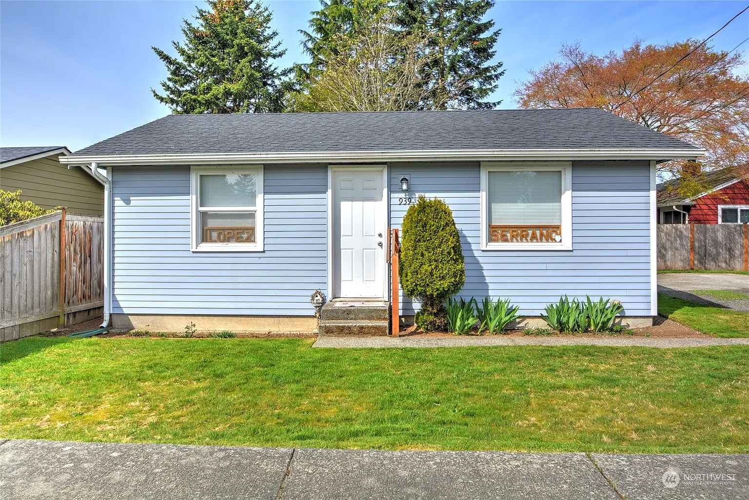 939 Alder Avenue photo 1
