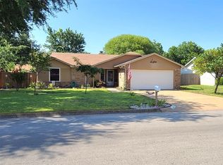 1228 Mercedes St, Benbrook, TX 76126