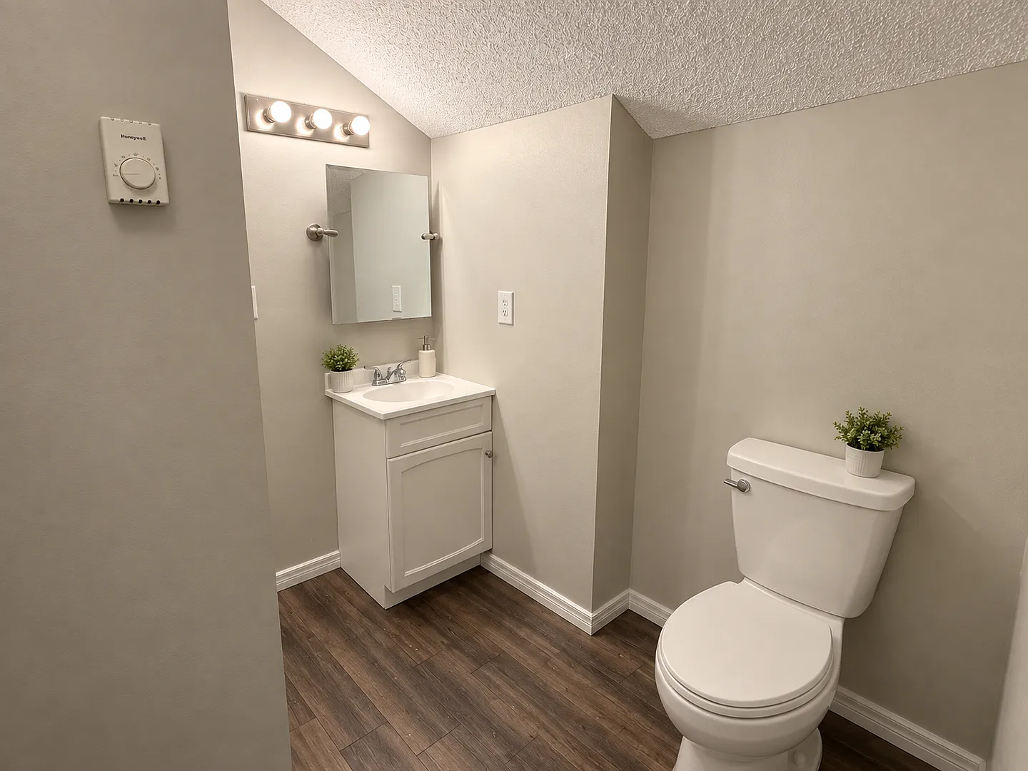 409 Campbell Ave — Photo 4