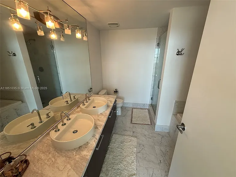 253 NE 2nd St #3009 — Photo 7