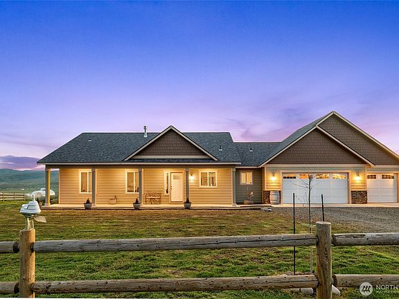 4th image of 1561 Bitterbrush Drive