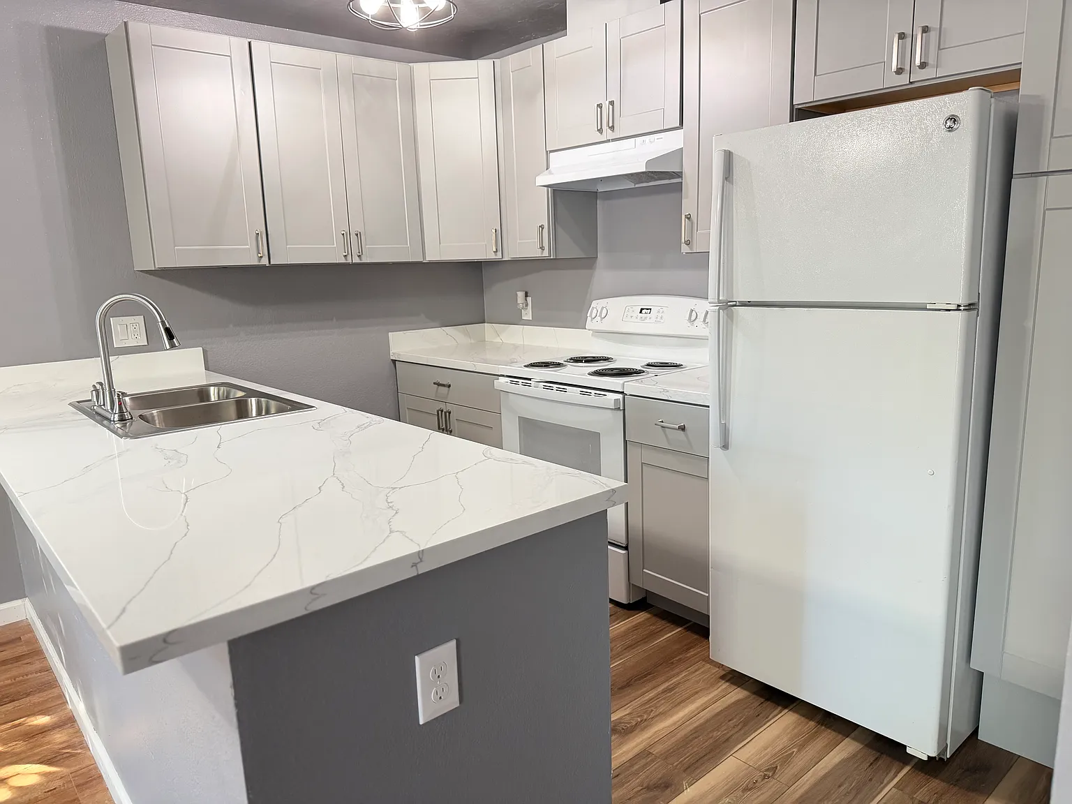2 bed, 940 sqft, $2,600 — Photo 3