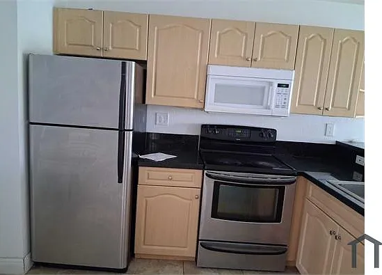9829 Nob Hill Ln — Photo 6
