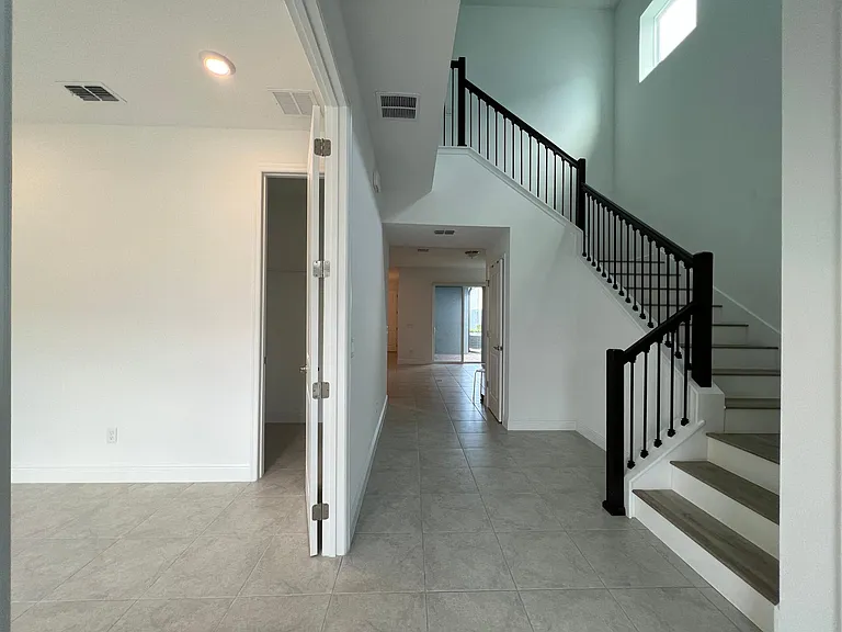 7401 Alpine Butterfly Ln — Photo 2
